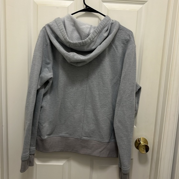 Sweatshirt - Picture 2 of 4